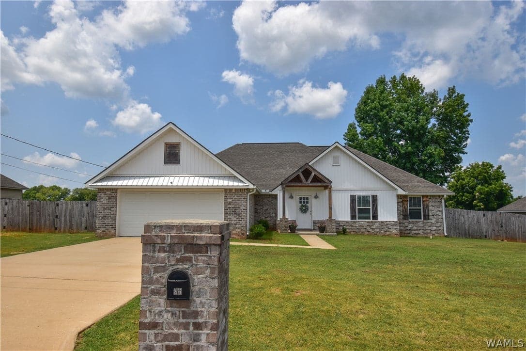 86 Rob Lee Street, Moundville, AL 35474
