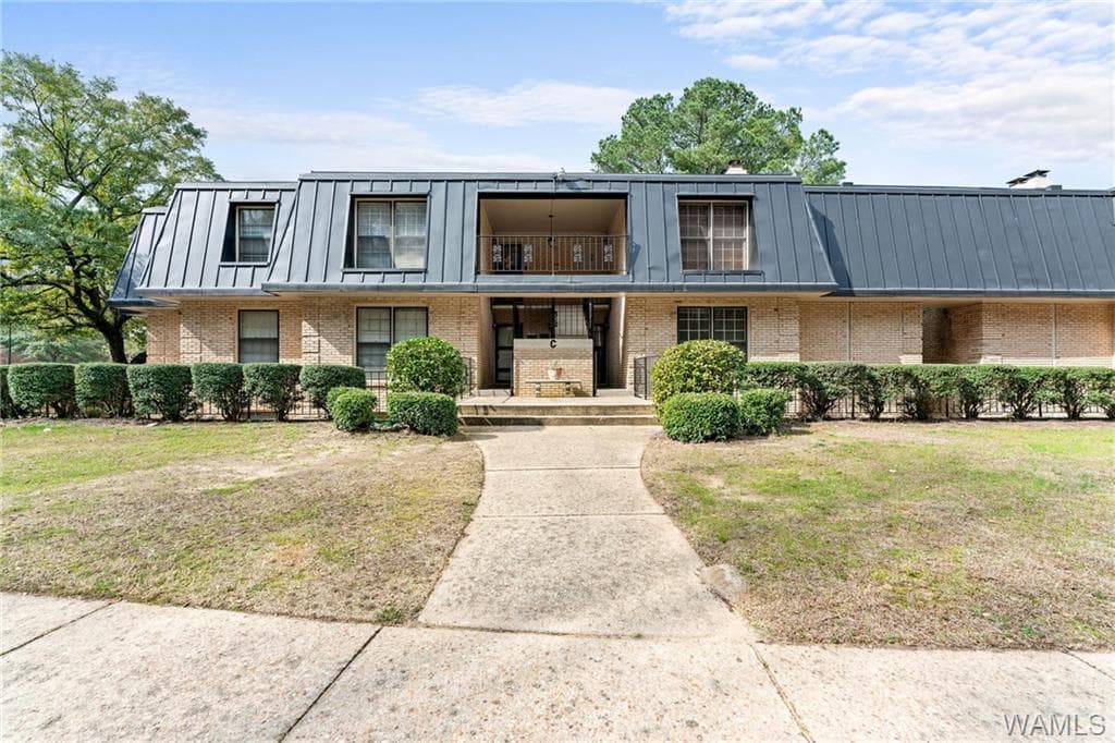 River Road Condominiums